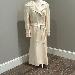 Elegant Cream Trench Coat by Ilie Wacs